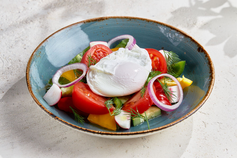 Vegetable salad with poached egg