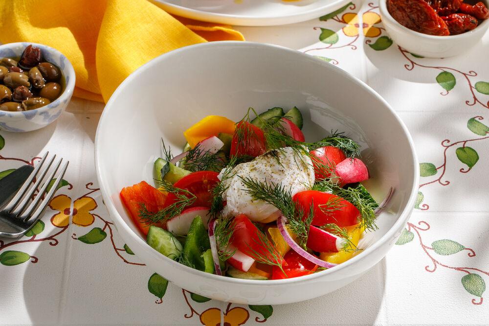 Vegetable salad with poached egg