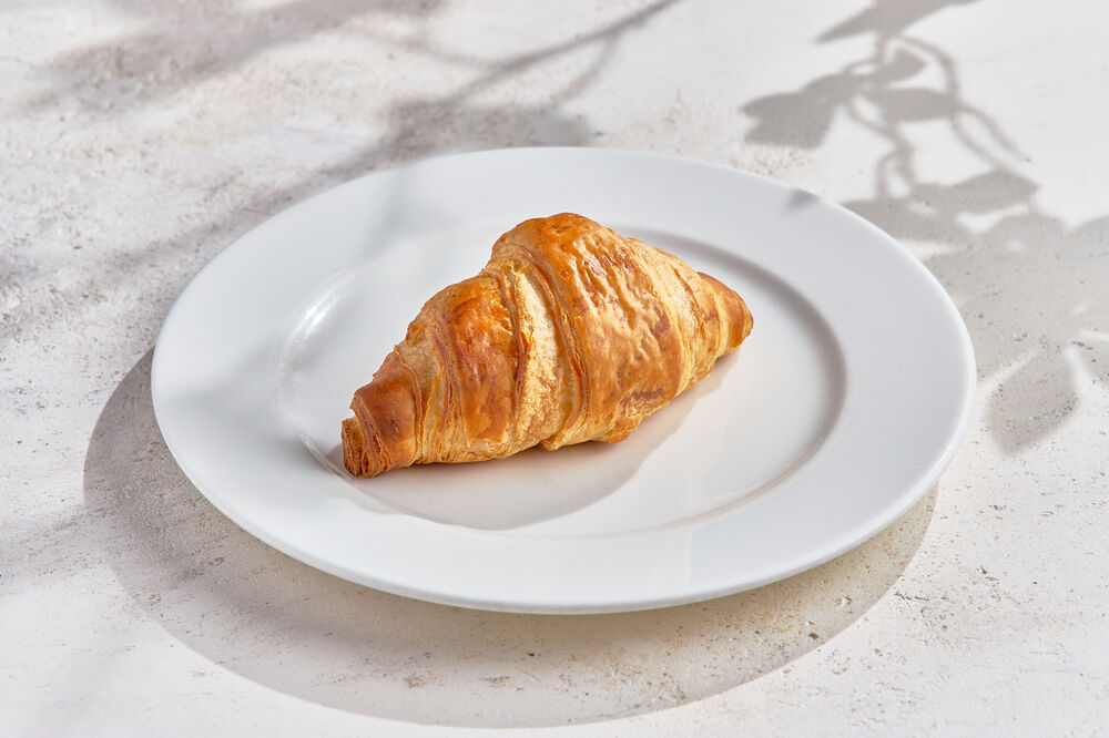 Croissant with apricot jam