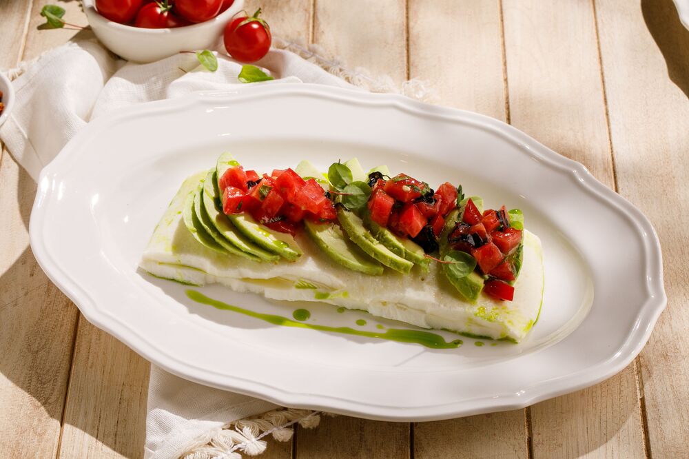 Protein omelet with tomatoes and avocado