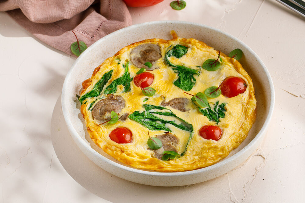 Omelette with turkey and spinach