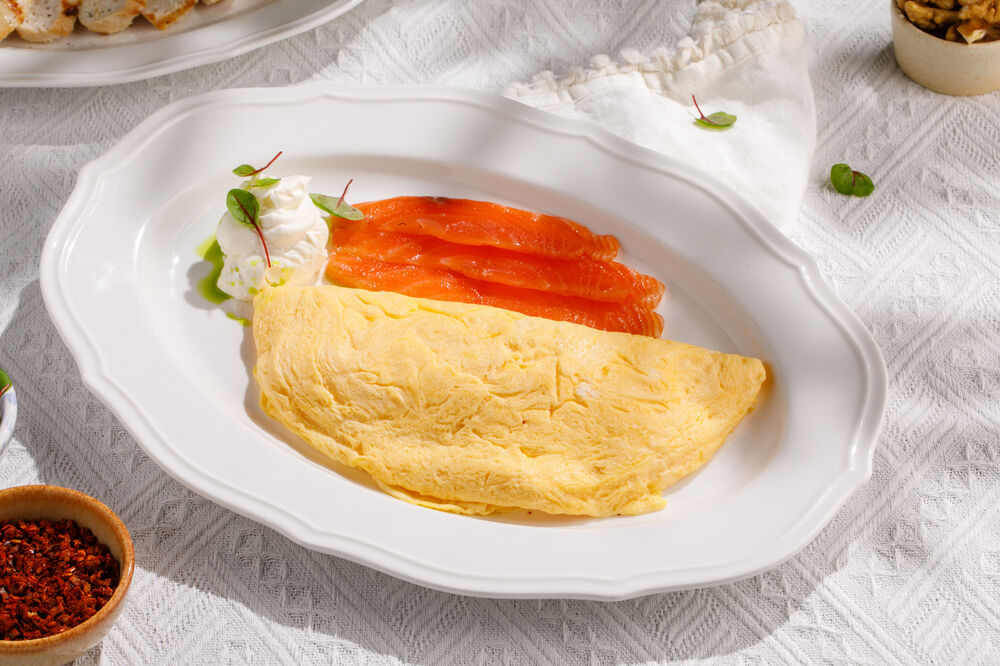 Омлет с лососем шеф-посола