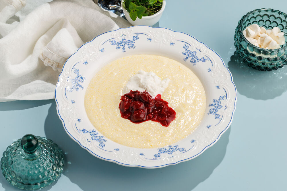 Corn porridge with cherry jam and stracciatella