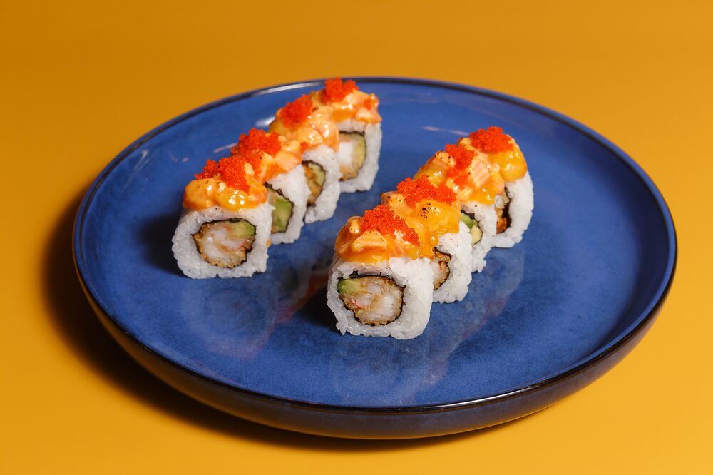 Roll with shrimp tempura, seared salmon and mango sauce