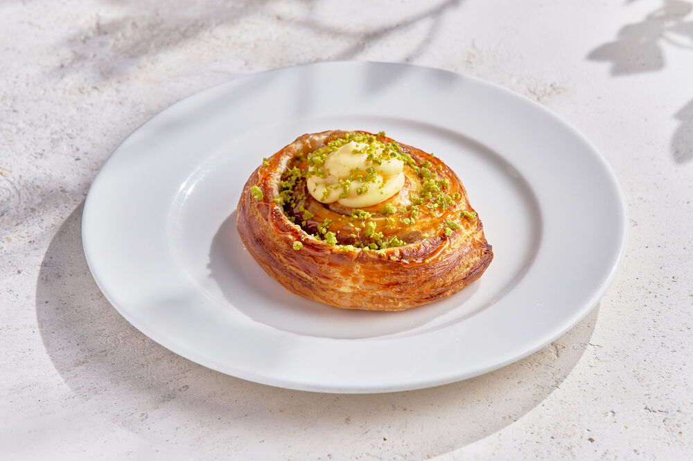  Snail with pistachios and custard