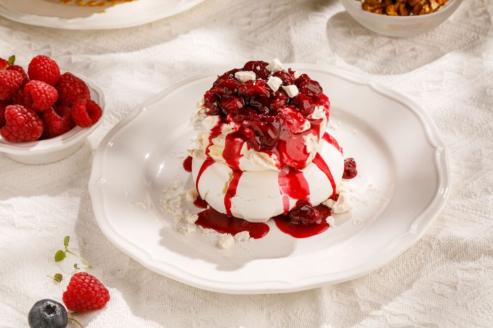Dessert of the day - "Pavlova" (for lunch)