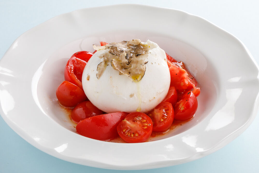 Burrata with tomatoes and truffle