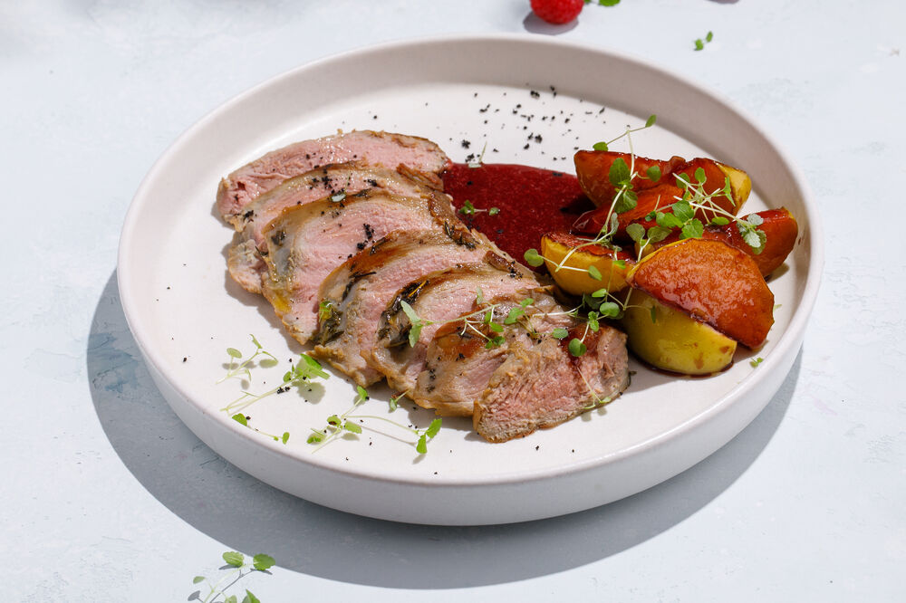 Duck breast with caramelized apples