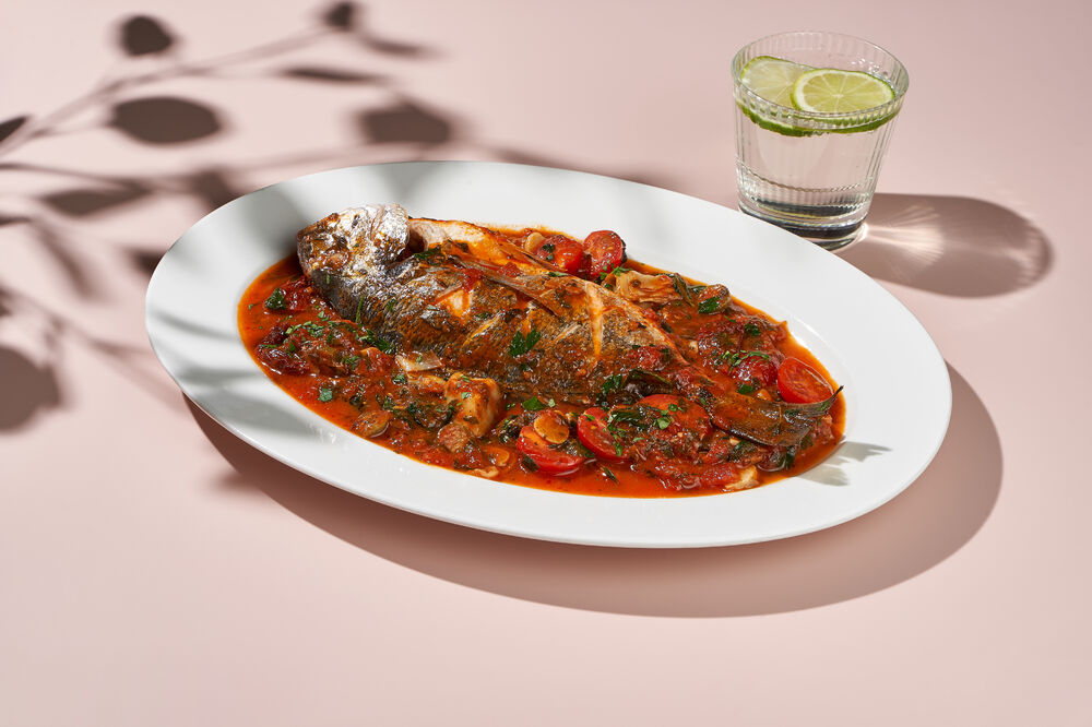 Dorado in tomato sauce