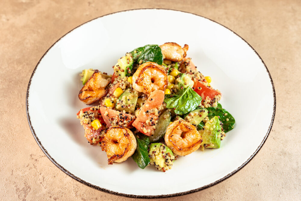  Salad with shrimp, quinoa and avocado