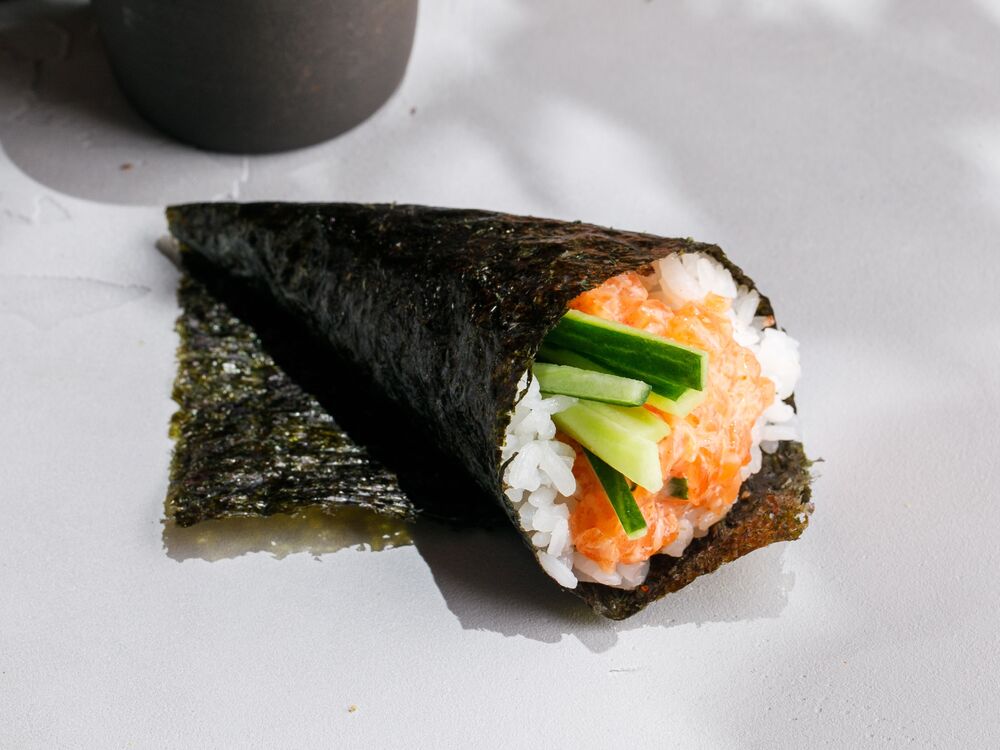  Hand roll with salmon