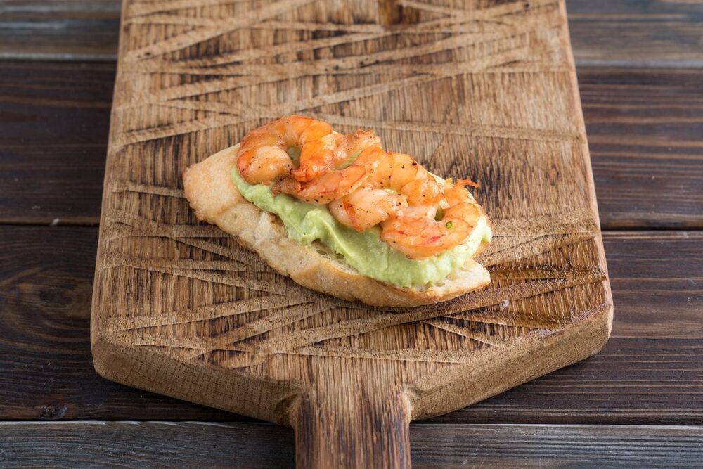  Bruschetta with shrimp and guacamole