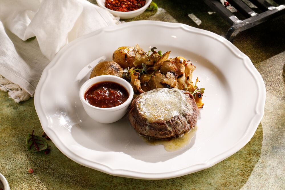Grilled beef medallion