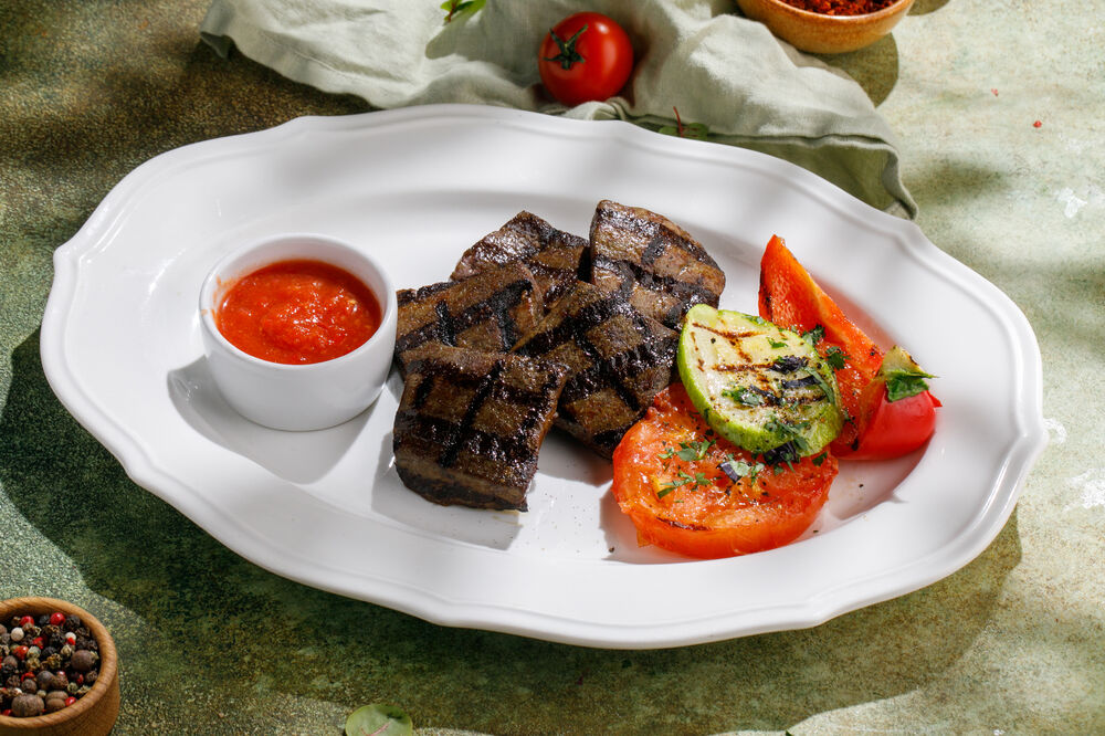 Печень теленка с овощами