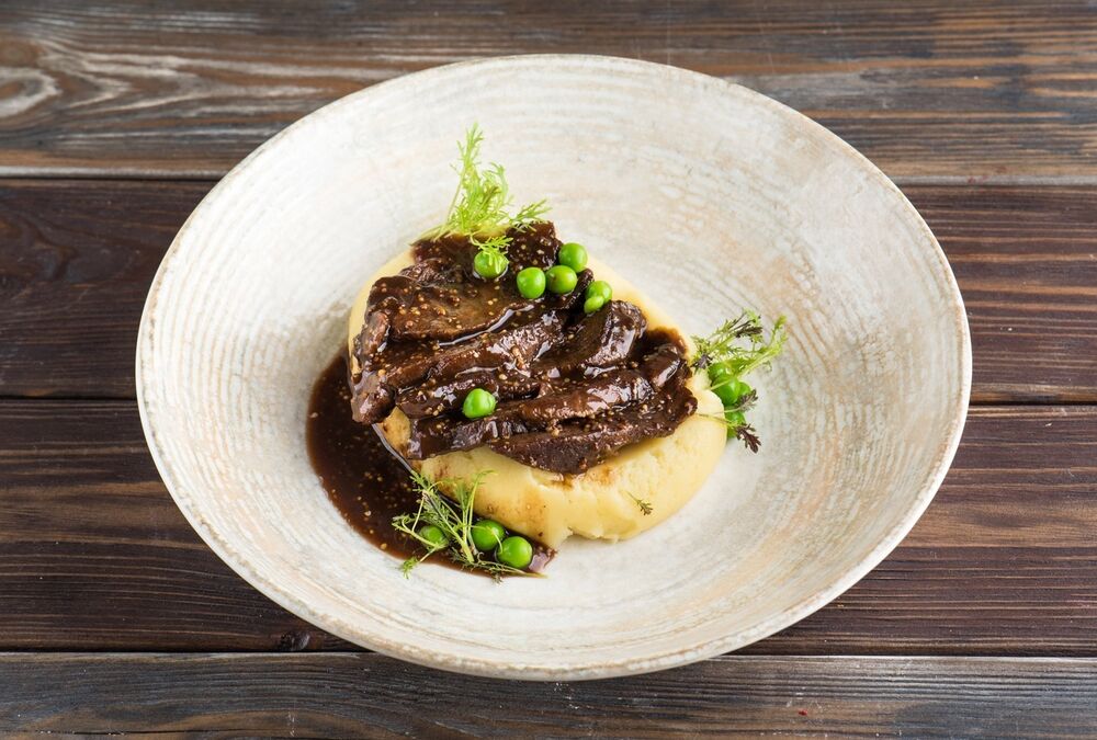 Veal cheeks with mashed potatoes