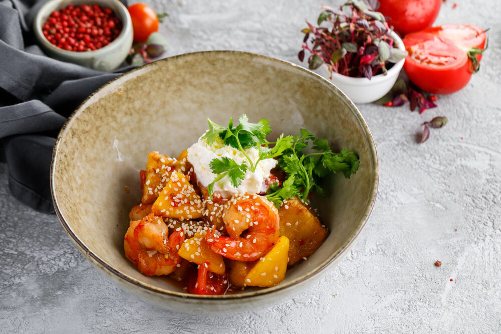 Salad with eggplant, mango and stracciatella