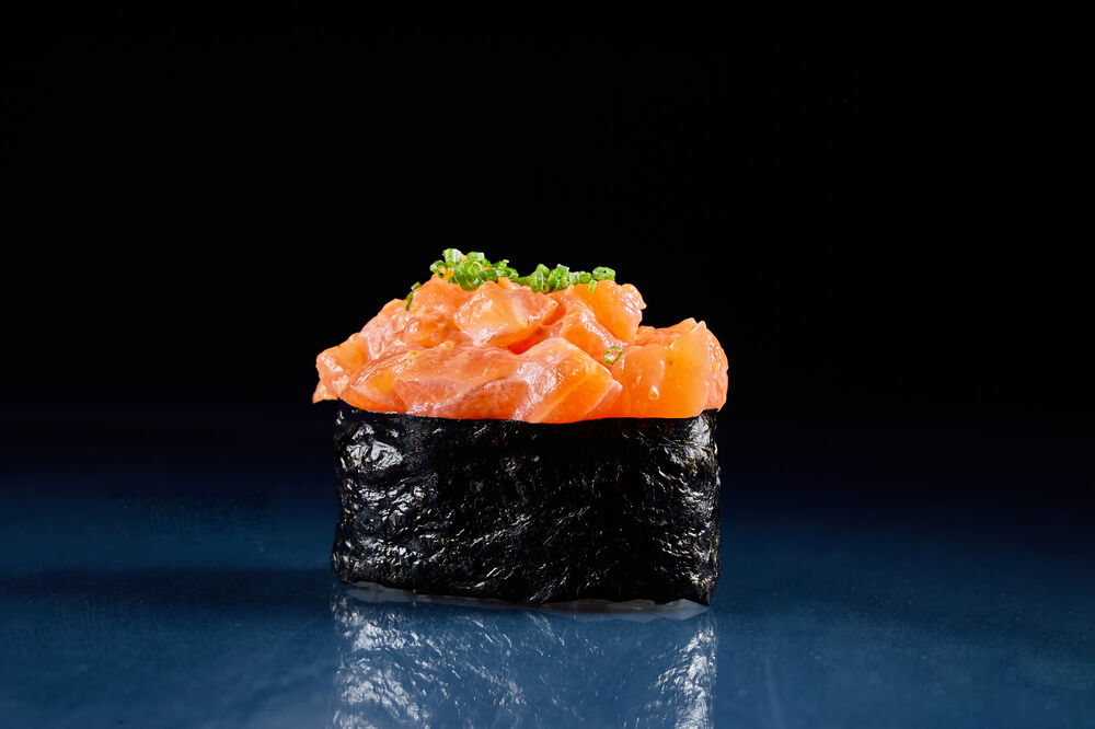 Spicy salmon sushi