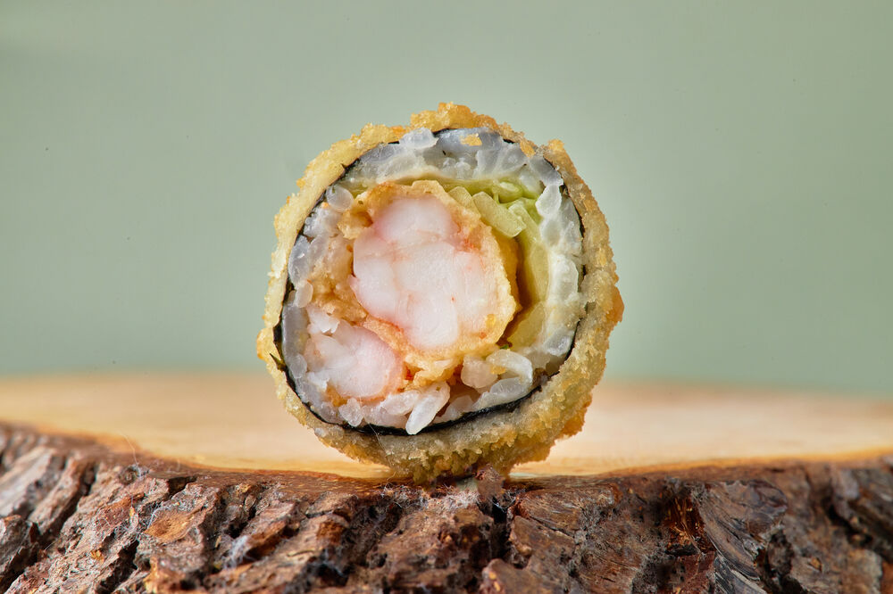  roll with shrimp tempura