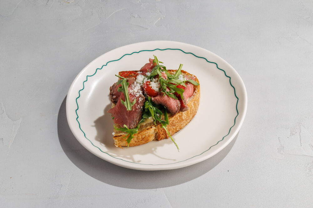 Bruschetta with roast beef