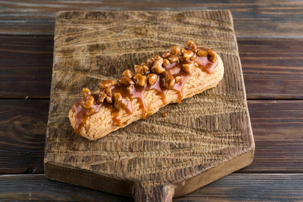 Eclair vanilla with salted caramel