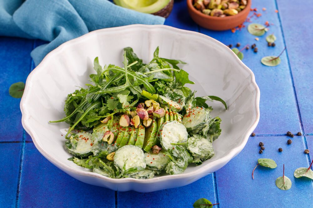  Green salad with avocado and lemongrass dressing