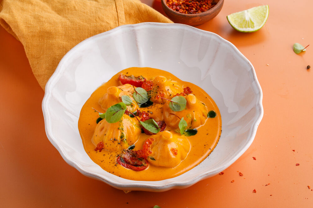 Pattara khinkali with shrimps in tom yum sauce