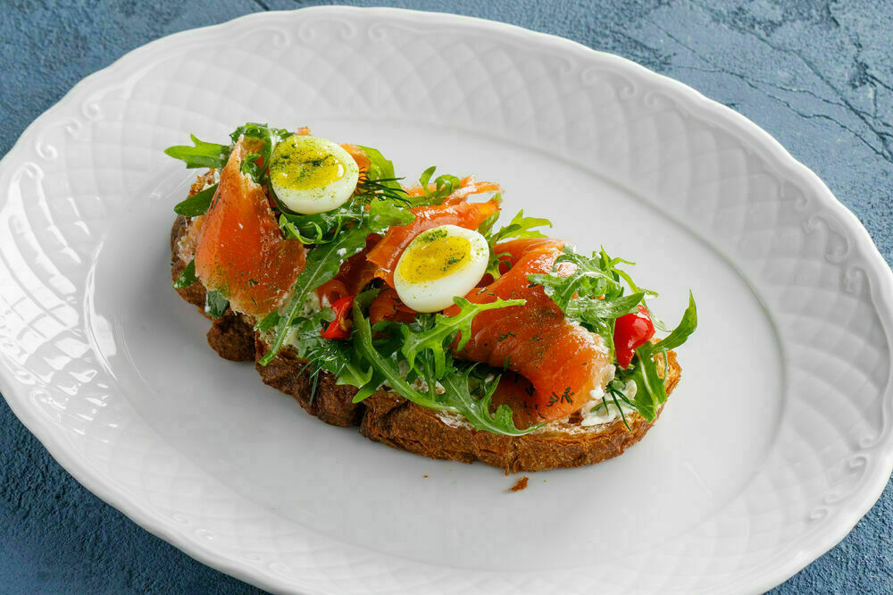 Bruschetta with salmon 