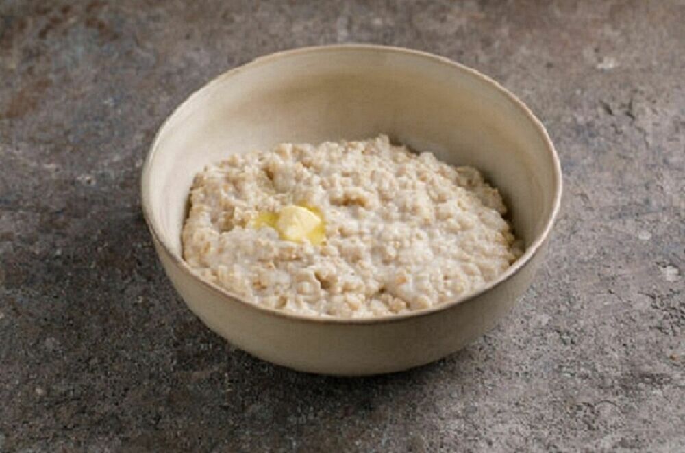 Oatmeal porridge with soy milk