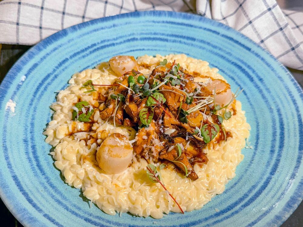 Orzo with chanterelles and scallops