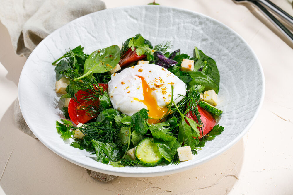 Vegetable salad with poached egg
