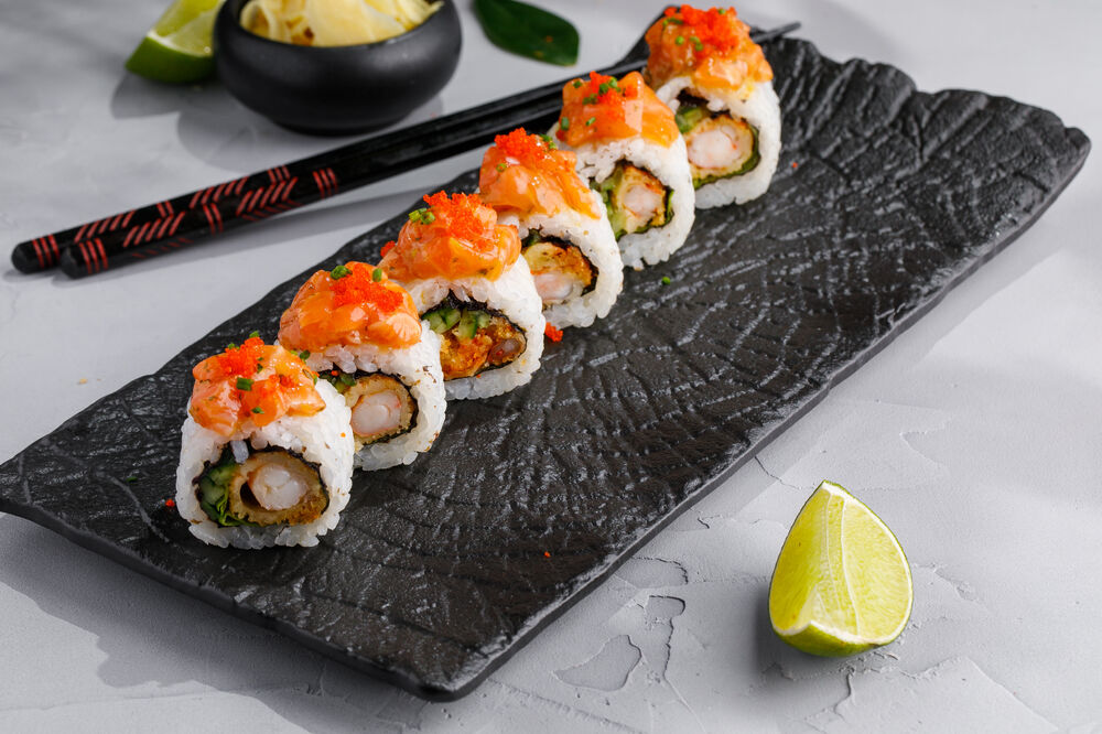 Roll with salmon and shrimp tempura
