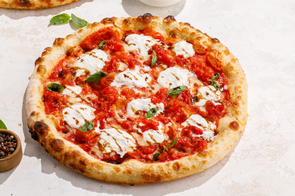 Pizza with tomatoes and stracciatella