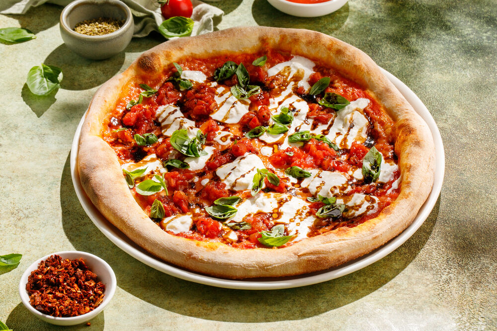 Pizza with tomatoes and stracciatella