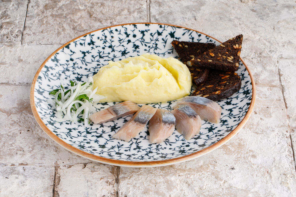 Herring with mashed potatoes