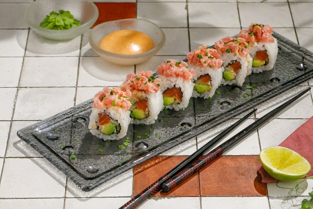 Spicy roll with tuna and salmon