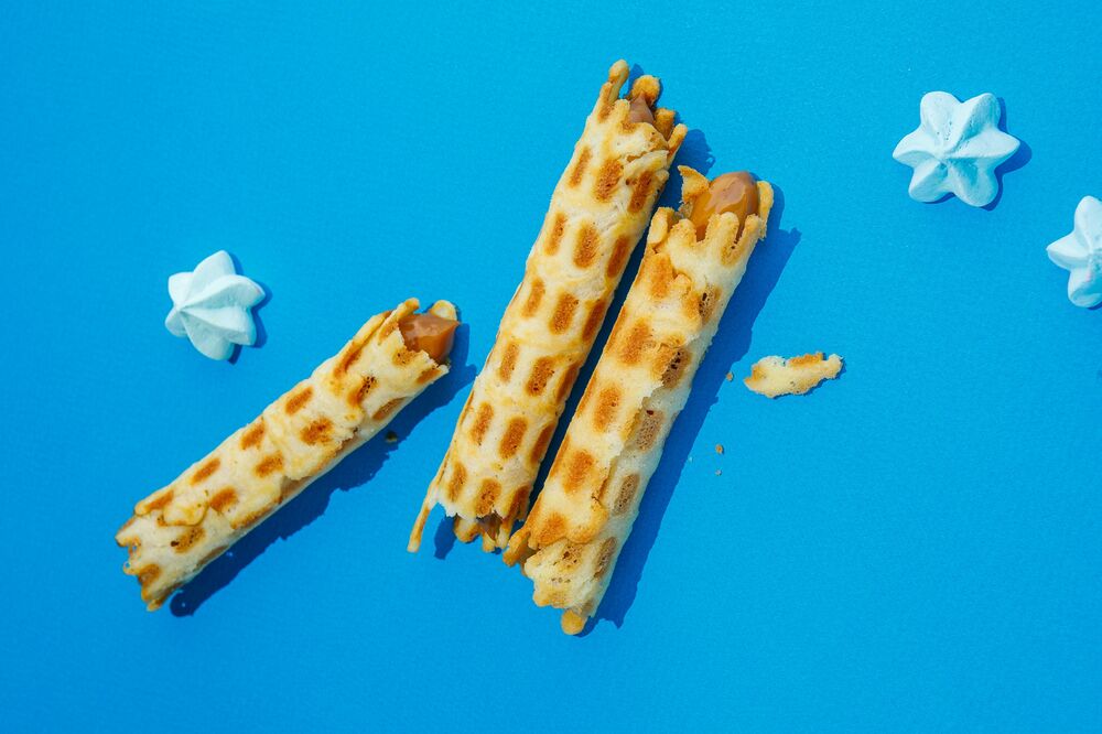Waffle tubes with condensed milk
