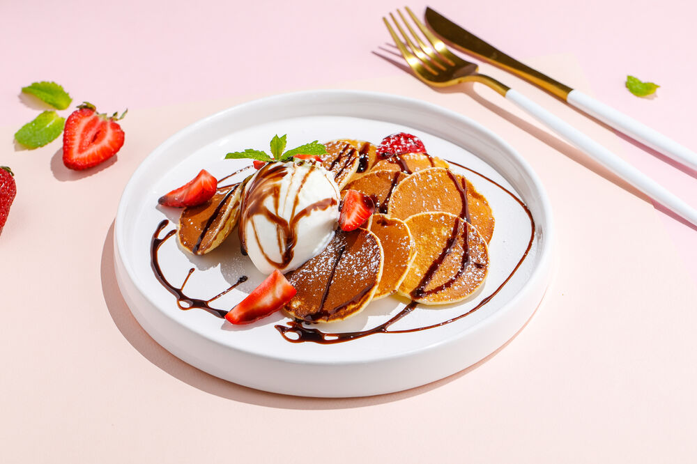 Mini pancakes with ice cream