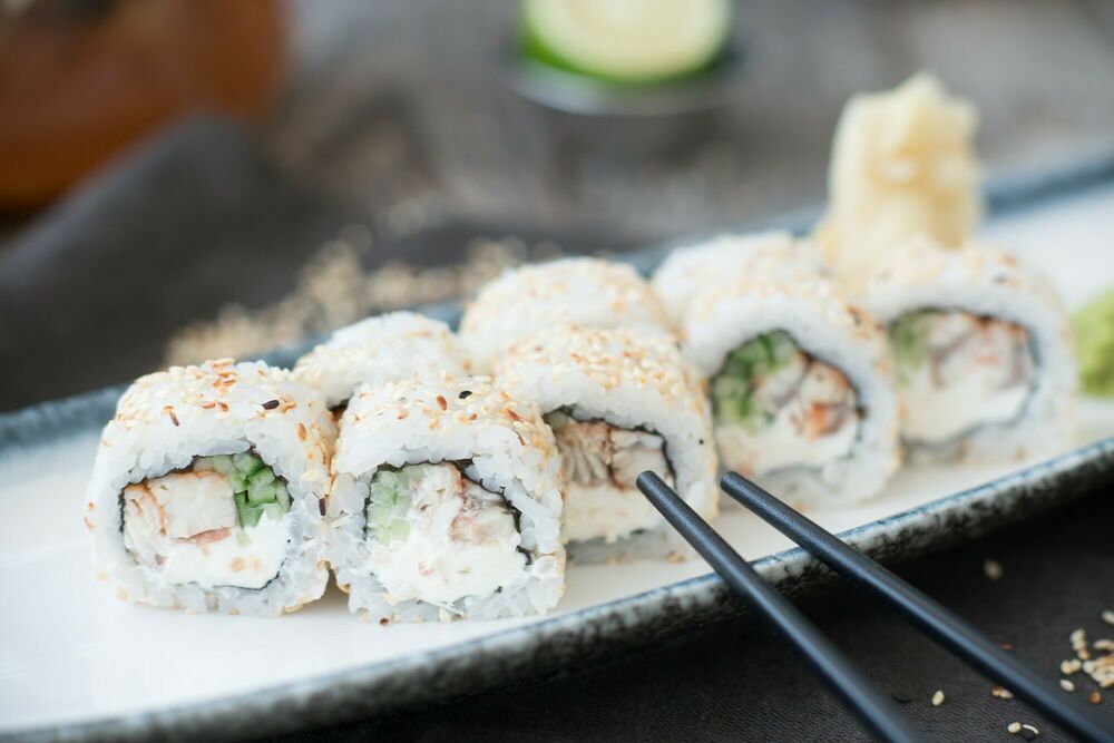 Roll with eel and sesame seeds
