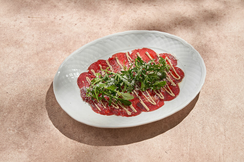 Карпаччо из говядины с трюфельным айоли 