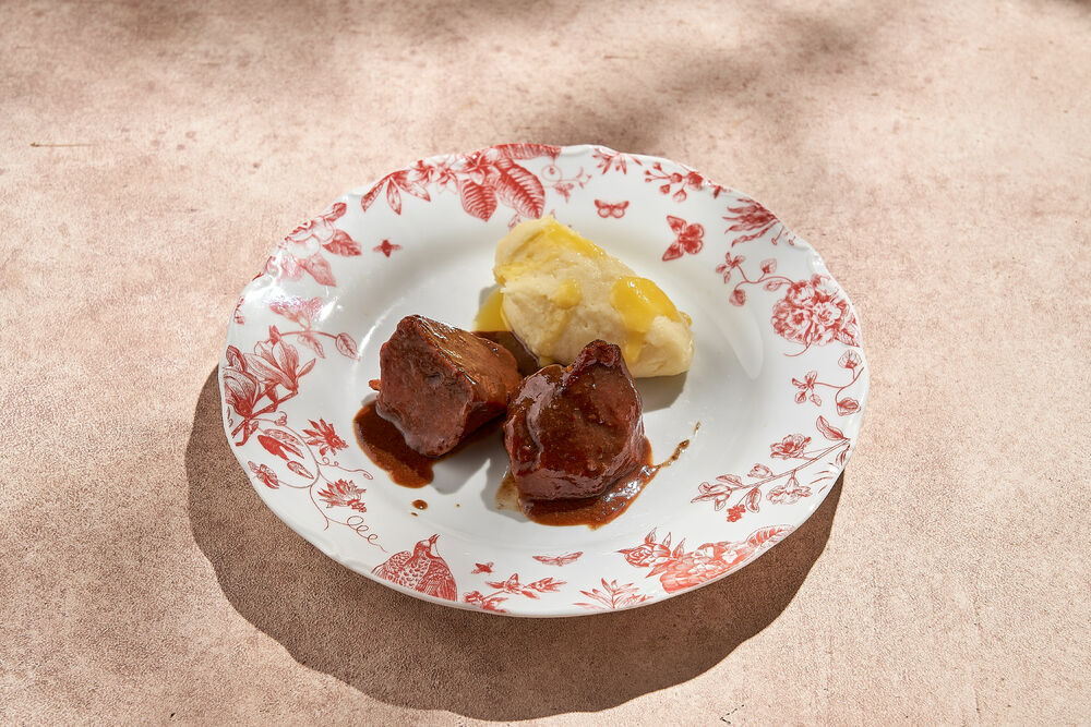 Телячьи щеки с пюре 