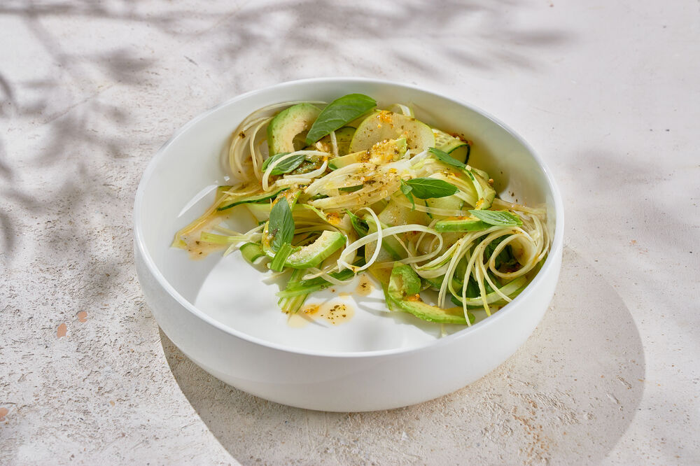 Green salad with apple, fennel and citrus dressing