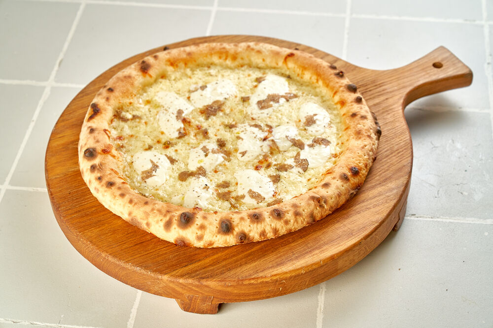  Pizza with truffle and Stracciatella cheese