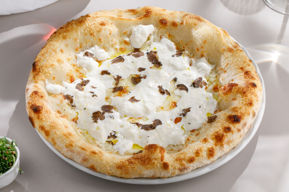 Пицца с трюфелем и Страчателлой 