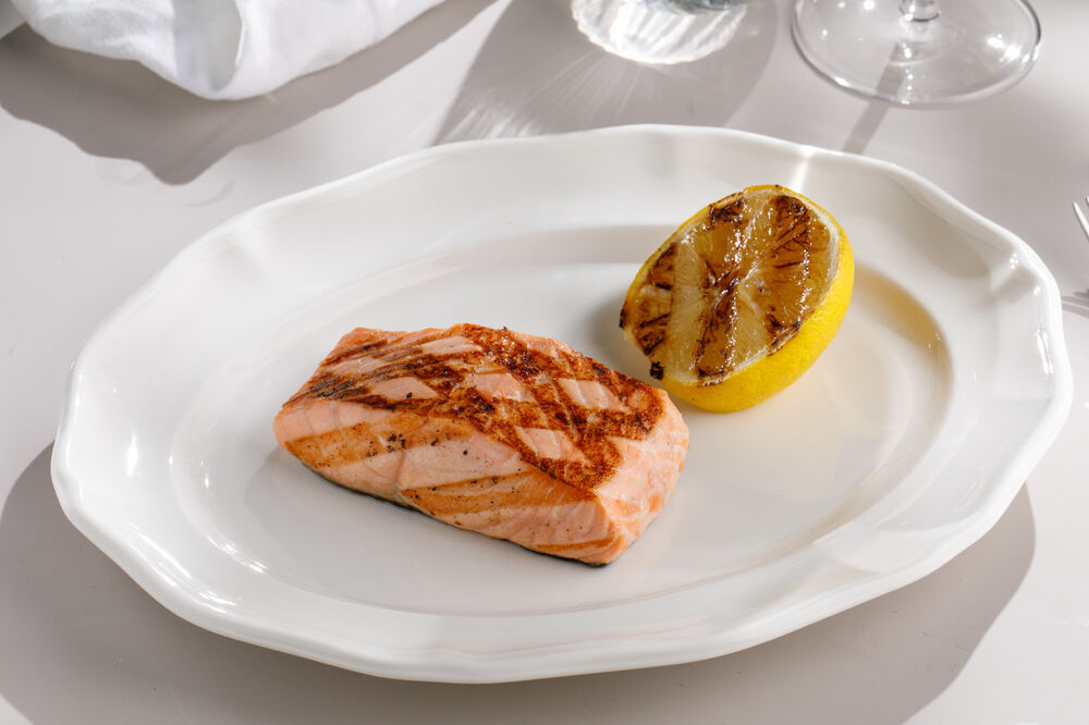  Grilled salmon