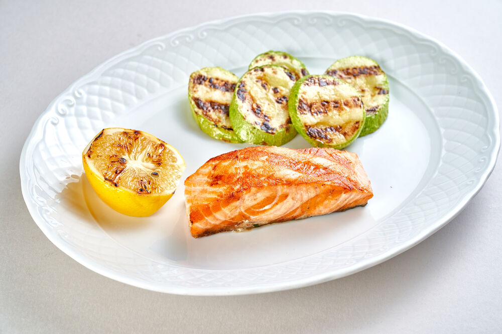  Grilled salmon