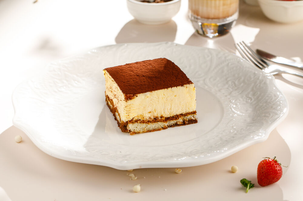 Tiramisu cake