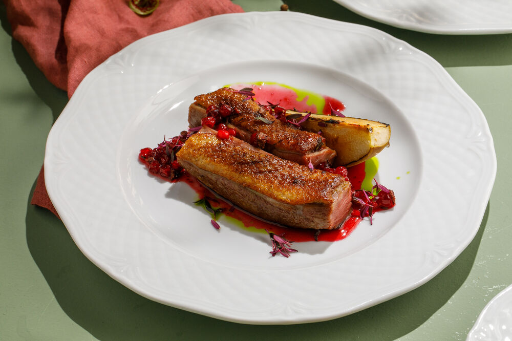 Duck breast with pear and lingonberries