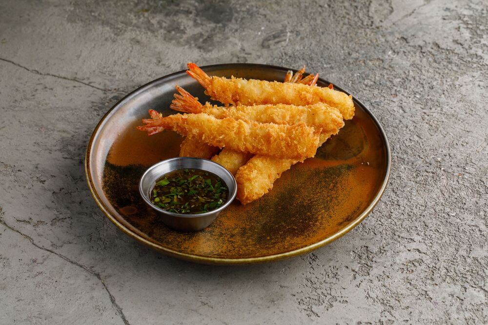 Breaded shrimp with chilli-mint sauce