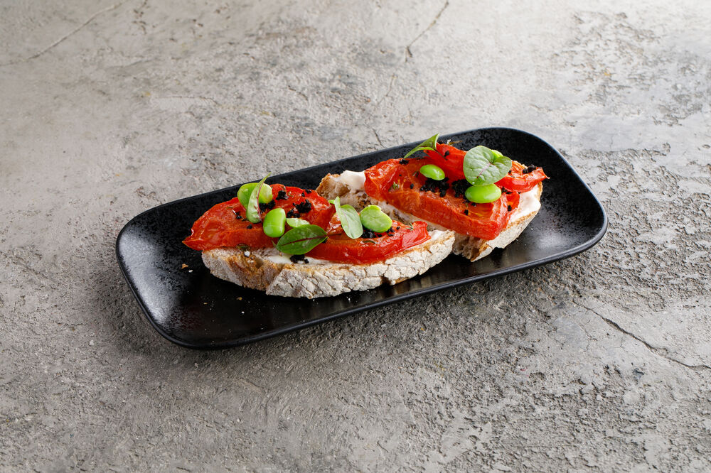 Bruschetta with baked tomatoes