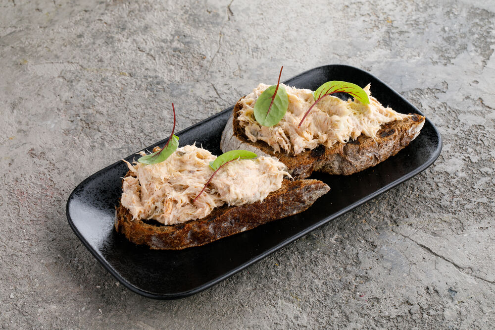 Bruschetta with smoked mackerel